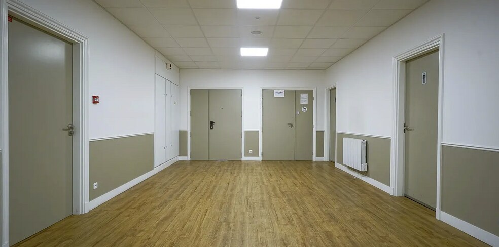 Office in Saint-Ouen for lease - Interior Photo - Image 2 of 2