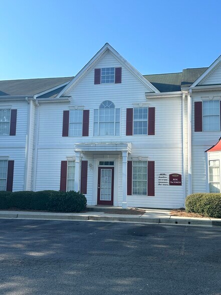 701 Whitlock Ave SW, Marietta, GA à louer - Photo du bâtiment - Image 1 de 10