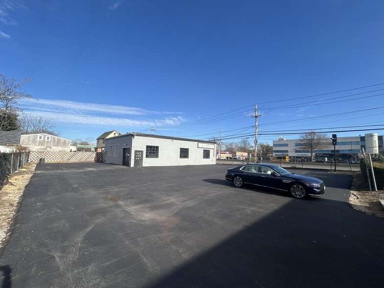 1114 Route 110, Farmingdale, NY for lease - Building Photo - Image 2 of 9