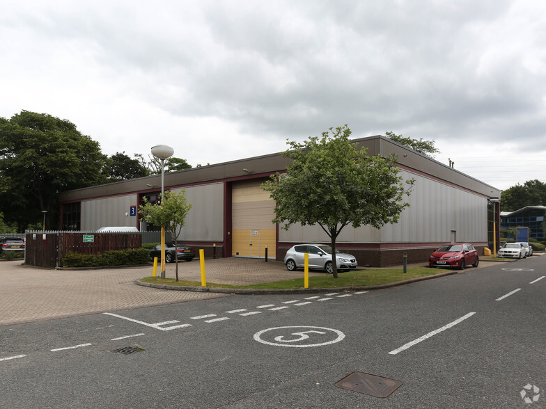 Monkton Park, Farnham for lease - Building Photo - Image 2 of 3