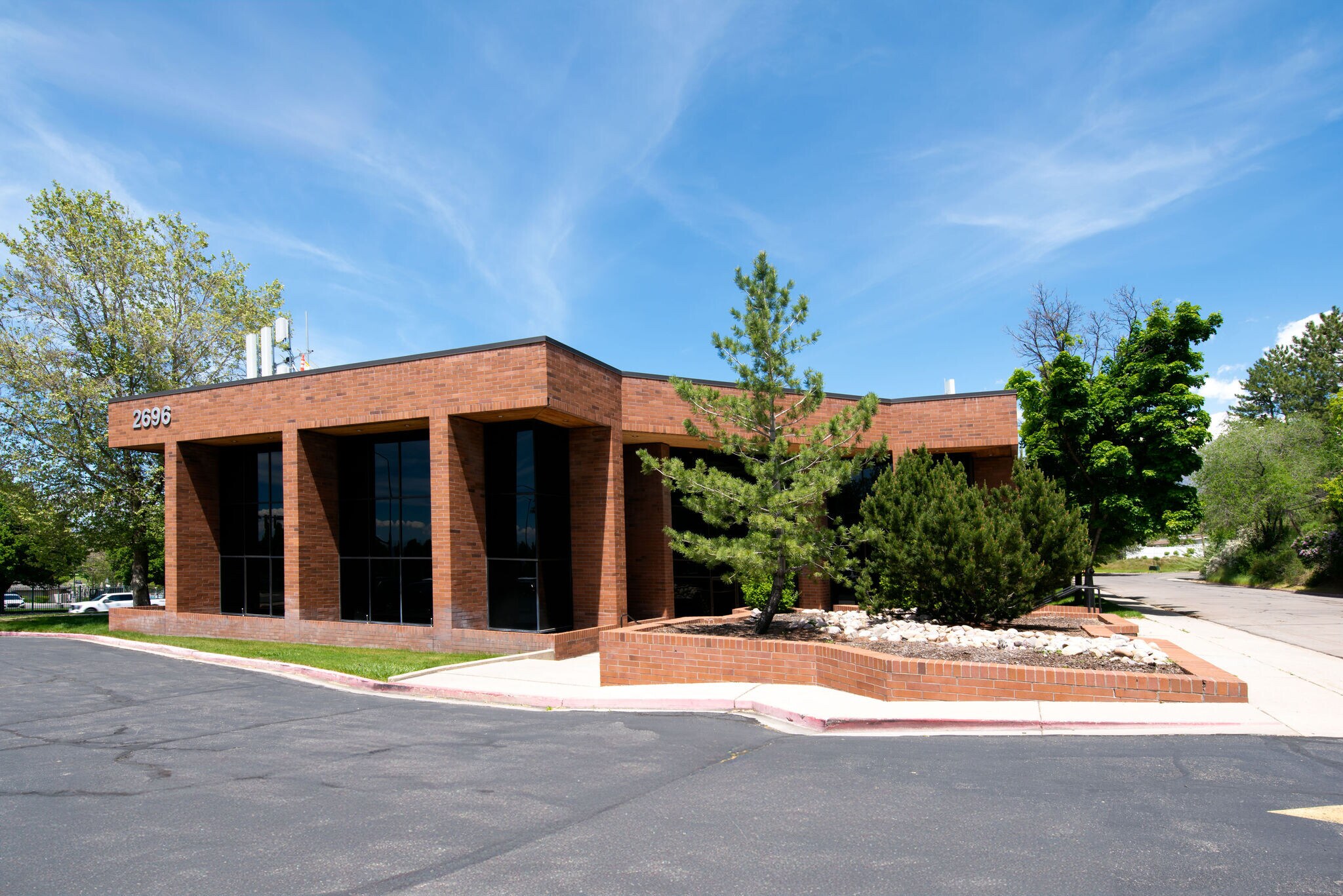 2696 N University Ave, Provo, UT à vendre Photo du bâtiment- Image 1 de 14