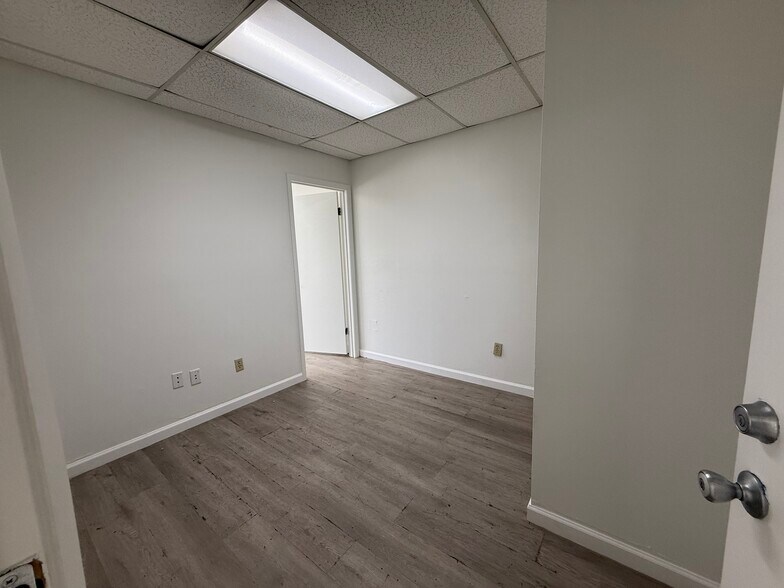 10751 N 75th St, Largo, FL à vendre - Photo intérieure - Image 2 de 8