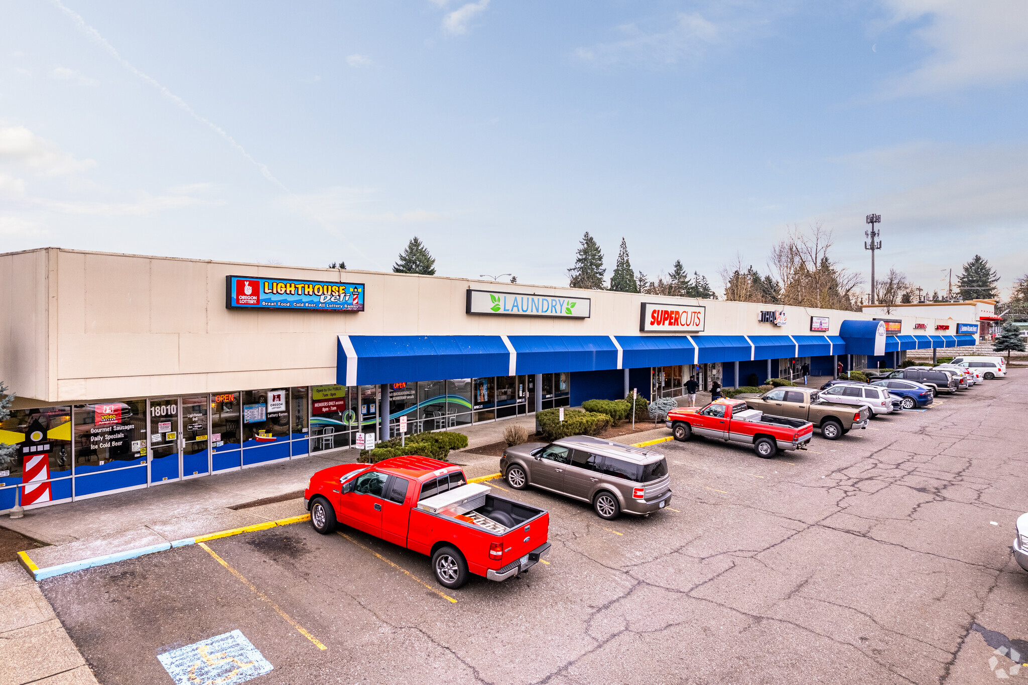 18010-18094 SE McLoughlin Blvd, Milwaukie, OR for lease Primary Photo- Image 1 of 6