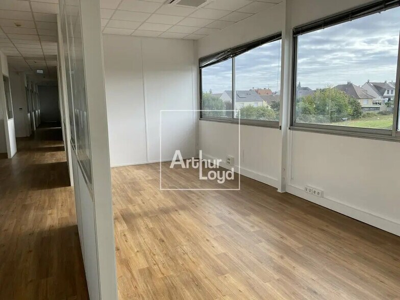 Bureau dans Morangis à louer - Photo du bâtiment - Image 3 de 5