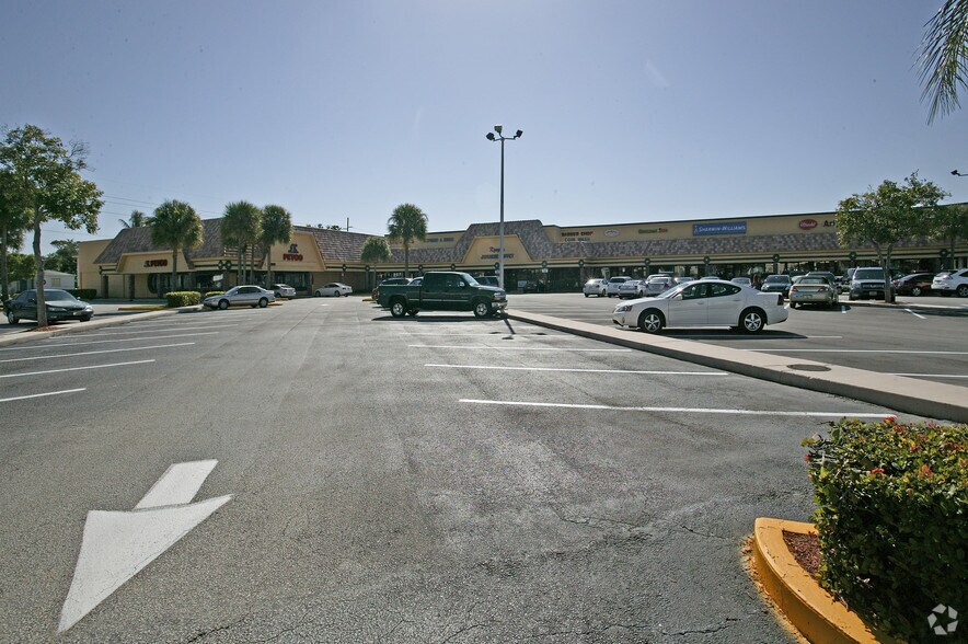 6200-6272 S Dixie Hwy, South Miami, FL for lease - Building Photo - Image 2 of 16