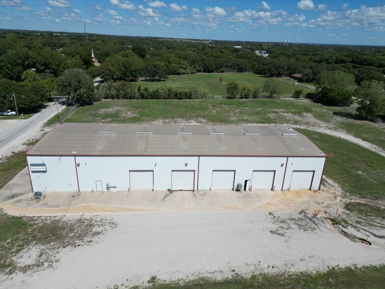 705 S Weatherford St, Chico, TX à vendre - Photo du bâtiment - Image 3 de 17