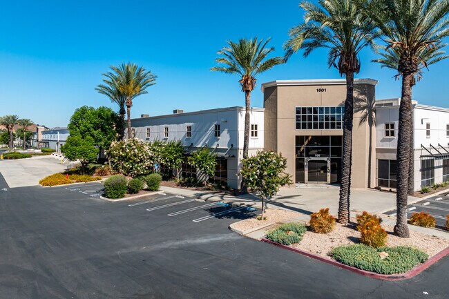 Plus de détails pour 1601 W Mission Blvd, Pomona, CA - Industriel à louer