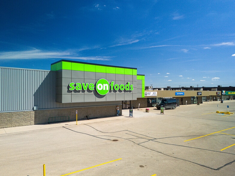 608 12th Ave E, Kindersley, SK for lease - Building Photo - Image 2 of 10