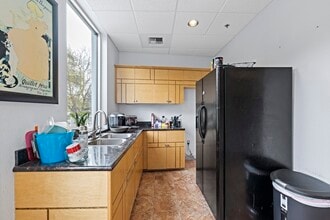 2725 Riverside Blvd, Sacramento, CA for lease Interior Photo- Image 1 of 6