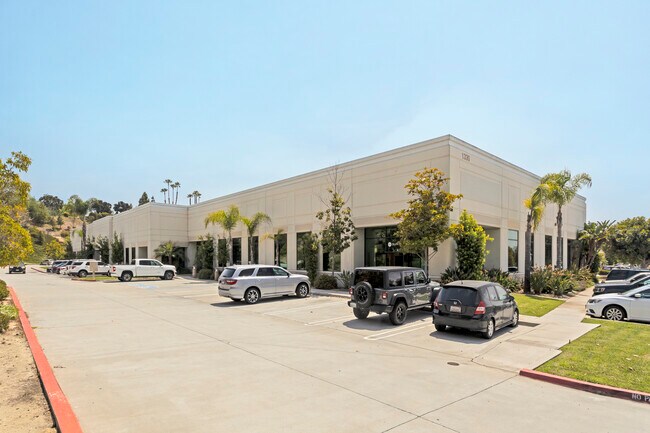 Plus de détails pour 1300 Specialty Dr, Vista, CA - Industriel à louer