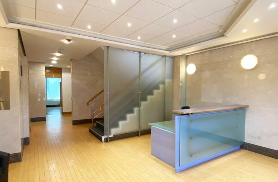 The Causeway, Staines for lease - Interior Photo - Image 3 of 8