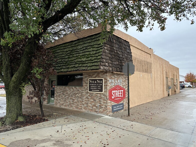 109 E 7th St, Newton, KS for sale - Building Photo - Image 2 of 4