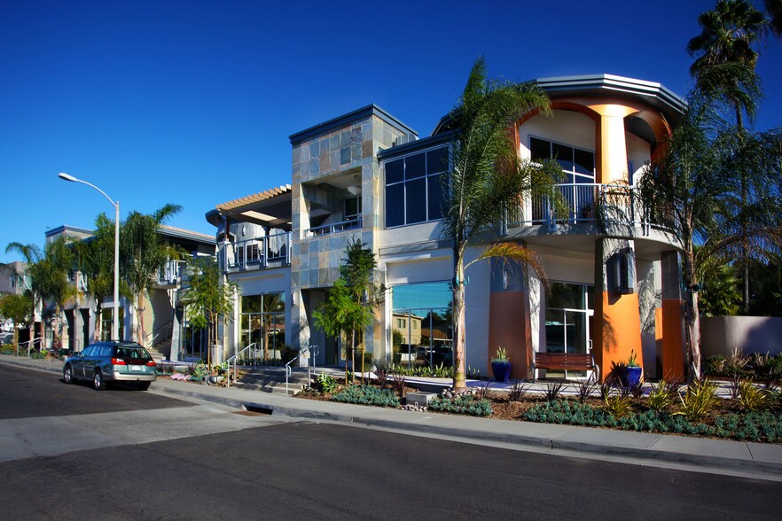 5055 N Harbor Dr, San Diego, CA à louer - Photo du bâtiment - Image 2 de 8
