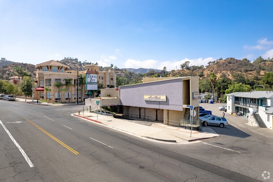 7254 Foothill Blvd, Tujunga, CA à louer - Photo du bâtiment - Image 2 de 3