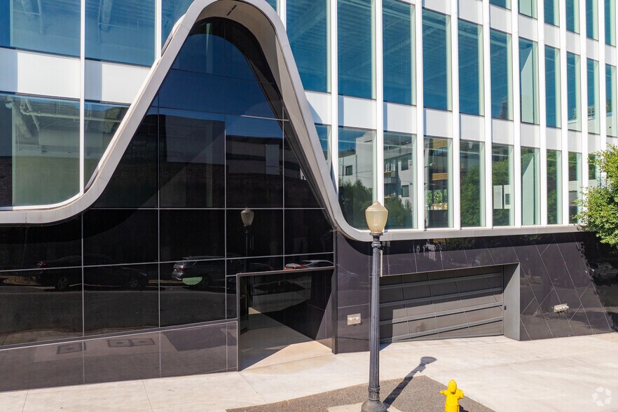 10281 W Pico Blvd, Los Angeles, CA à louer - Photo du bâtiment - Image 2 de 5