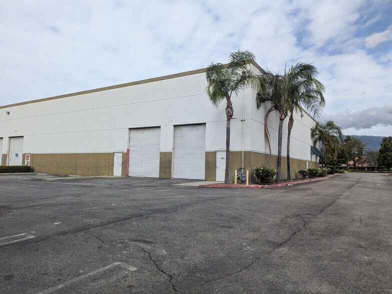14189 Foothill Blvd, Fontana, CA à louer - Photo du bâtiment - Image 3 de 3