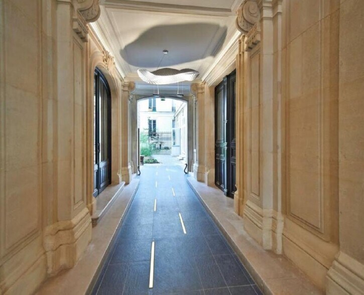 13 Rue Du Docteur Lancereaux, Paris for lease - Lobby - Image 2 of 9