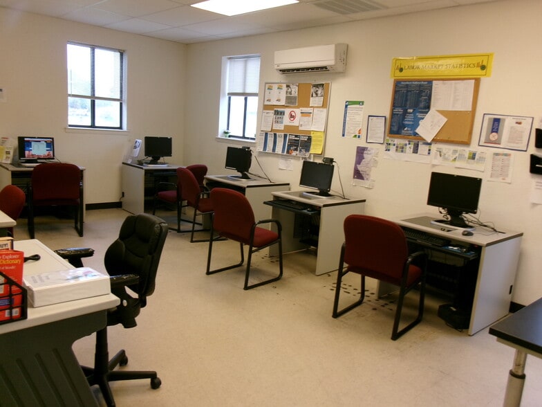 215 S Francisco St, Clewiston, FL for lease - Building Photo - Image 3 of 18