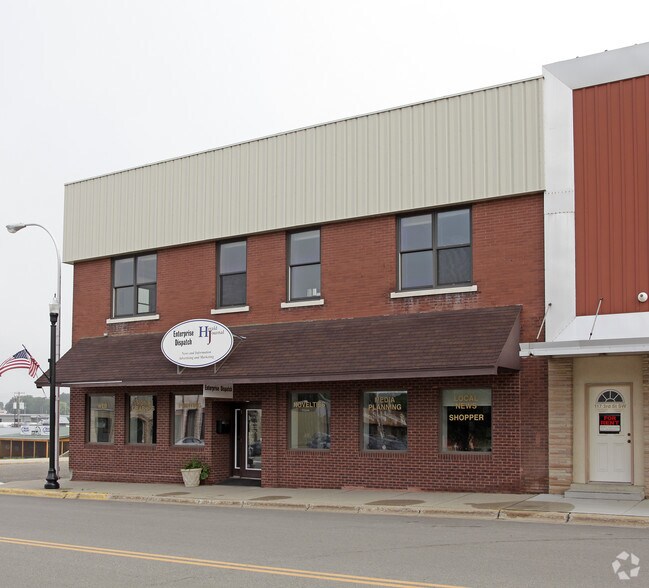 185 3rd St SW, Cokato, MN à louer - Photo du bâtiment - Image 2 de 2