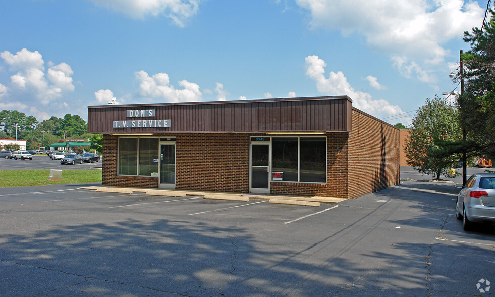 9247-9249 Lawyers Rd, Charlotte, NC à vendre - Photo principale - Image 1 de 1