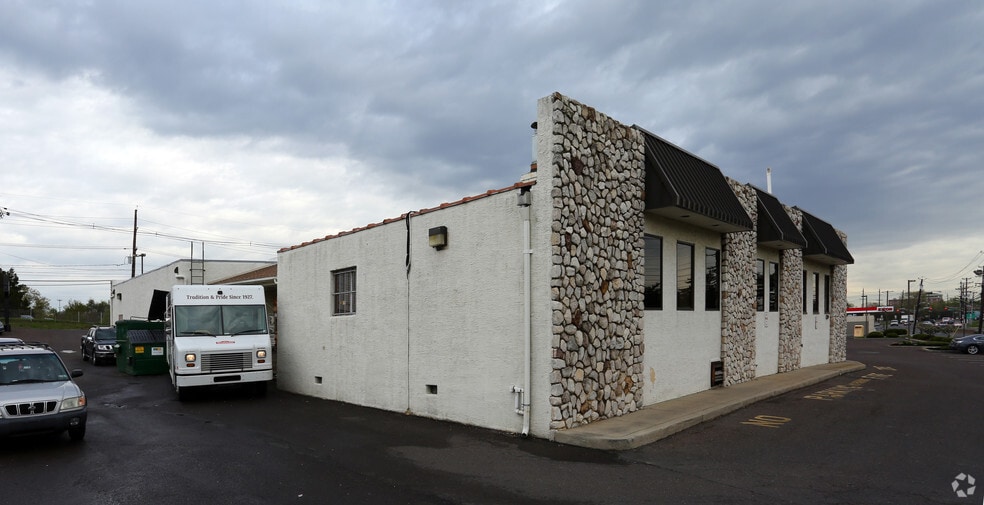 7377 N Crescent Blvd, Pennsauken, NJ for lease - Building Photo - Image 2 of 5