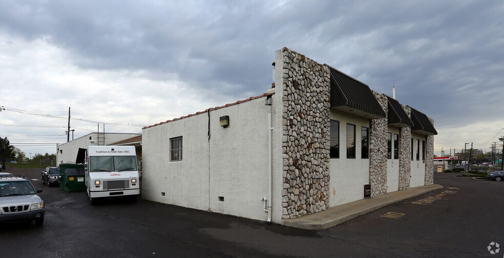 7377 N Crescent Blvd, Pennsauken, NJ à louer - Photo du bâtiment - Image 2 de 5