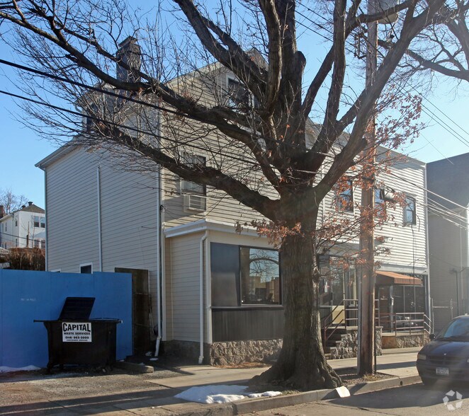 15 S Macquesten Pky, Mount Vernon, NY à louer - Photo du bâtiment - Image 2 de 5