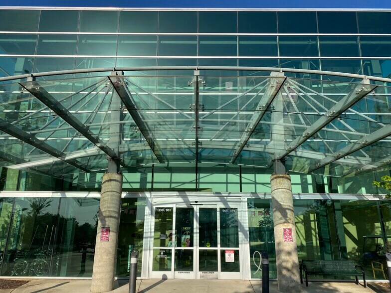 961 S Gloster St, Tupelo, MS à louer - Photo du bâtiment - Image 2 de 8