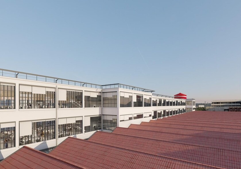 5-9 Avenue Bataillon Carmagnole Liberté, Vaulx-en-Velin for lease - Building Photo - Image 3 of 11