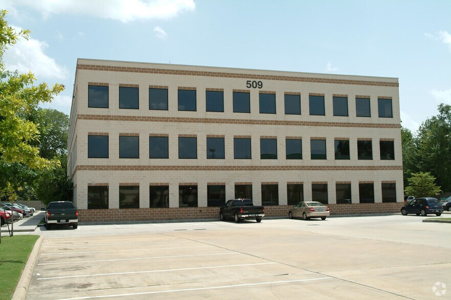 509 W Tidwell Rd, Houston, TX à louer - Photo du bâtiment - Image 2 de 4