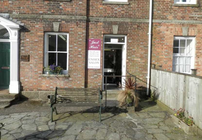 2 Bank Pl, Falmouth à louer - Photo du bâtiment - Image 2 de 2