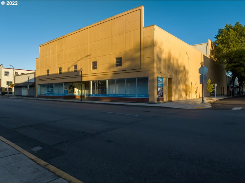 181 Anderson Ave, Coos Bay, OR à vendre - Photo du bâtiment - Image 2 de 68