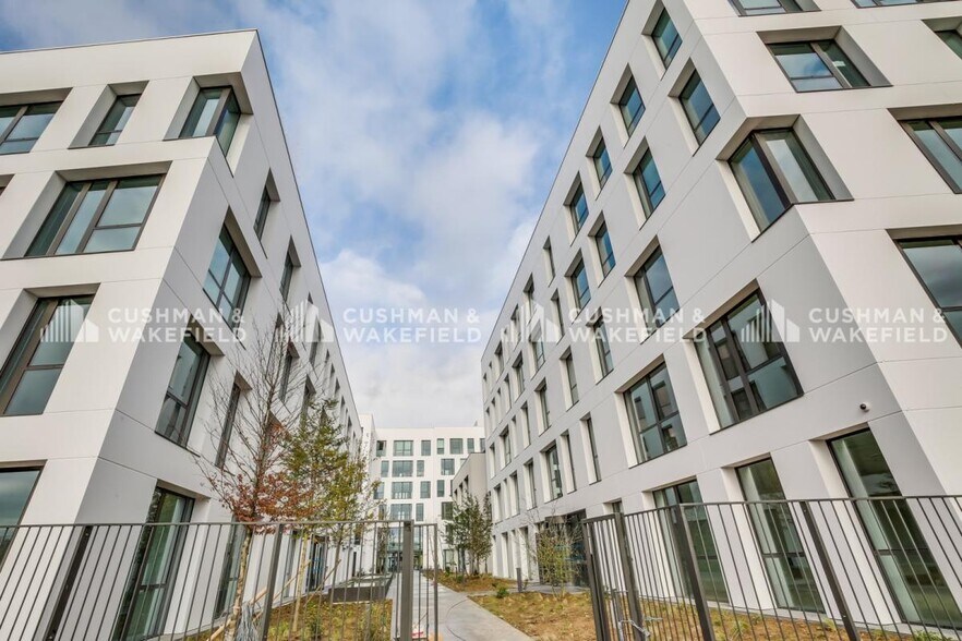 Rue Ella Maillart, Massy à louer - Photo du bâtiment - Image 2 de 8