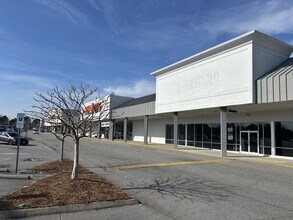 2400-2405 N Heritage St, Kinston, NC for lease Interior Photo- Image 2 of 4