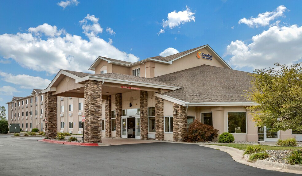 9742 Woodlane Dr, Dimondale, MI à vendre - Photo du bâtiment - Image 2 de 26