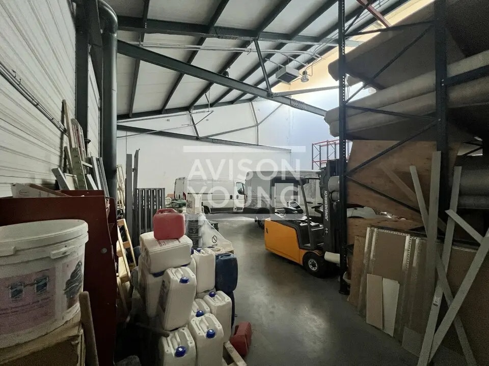 Flex in Saint-Denis for lease Interior Photo- Image 1 of 5