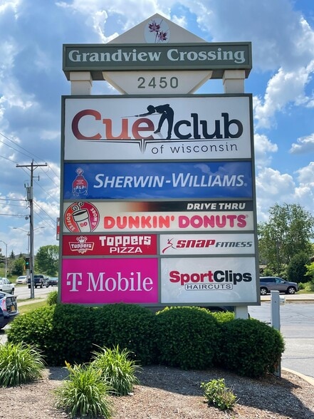 2450-2480 N Grandview Blvd, Waukesha, WI for lease - Pylon Photo - Image 2 of 6