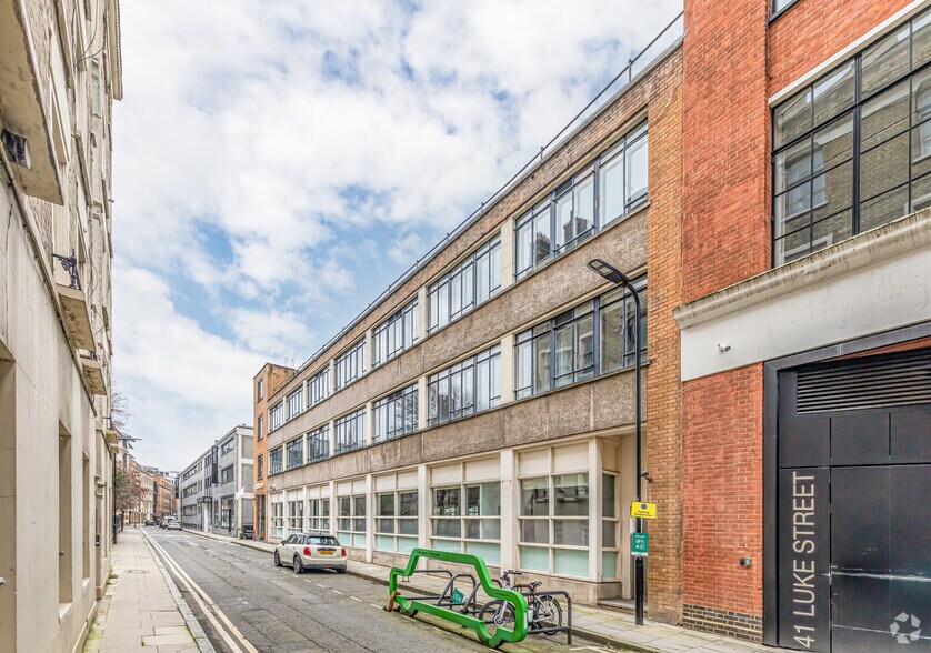35 Luke St, Londres à louer - Photo du bâtiment - Image 2 de 4