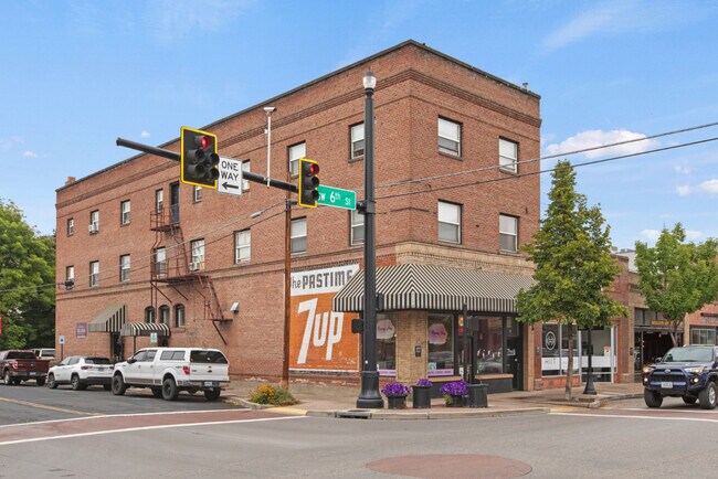 Plus de détails pour 615 SW Evergreen Ave, Redmond, OR - Multi-résidentiel à vendre