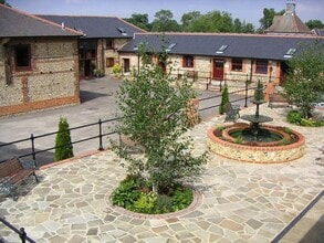Ranmore Cmn, Dorking à louer Photo du bâtiment- Image 1 de 2
