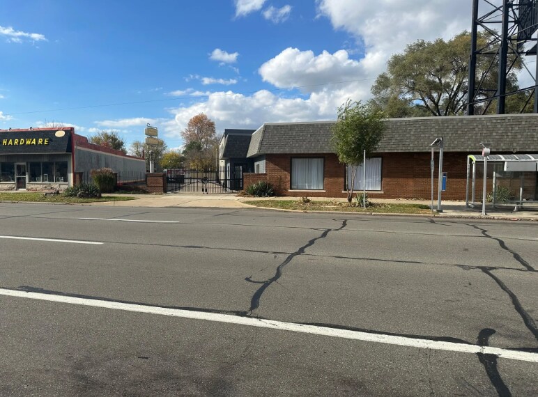 24935 Gratiot Ave, Eastpointe, MI for sale Building Photo- Image 1 of 3