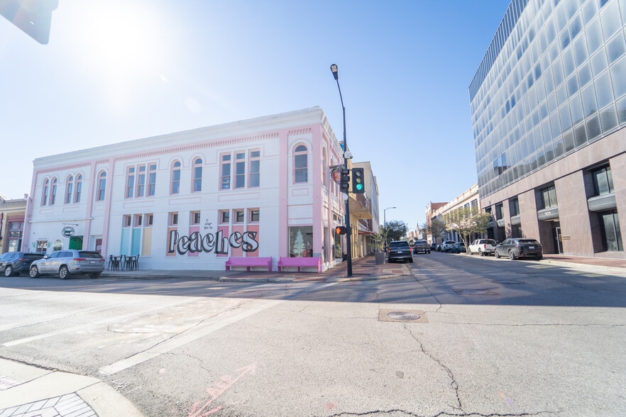 102 S Main St, Victoria, TX for sale - Building Photo - Image 2 of 43