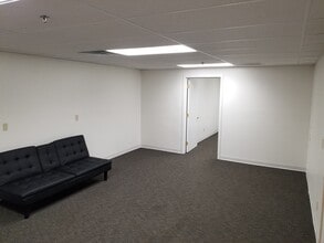 15850 W Bluemound Rd, Brookfield, WI for lease Interior Photo- Image 2 of 3