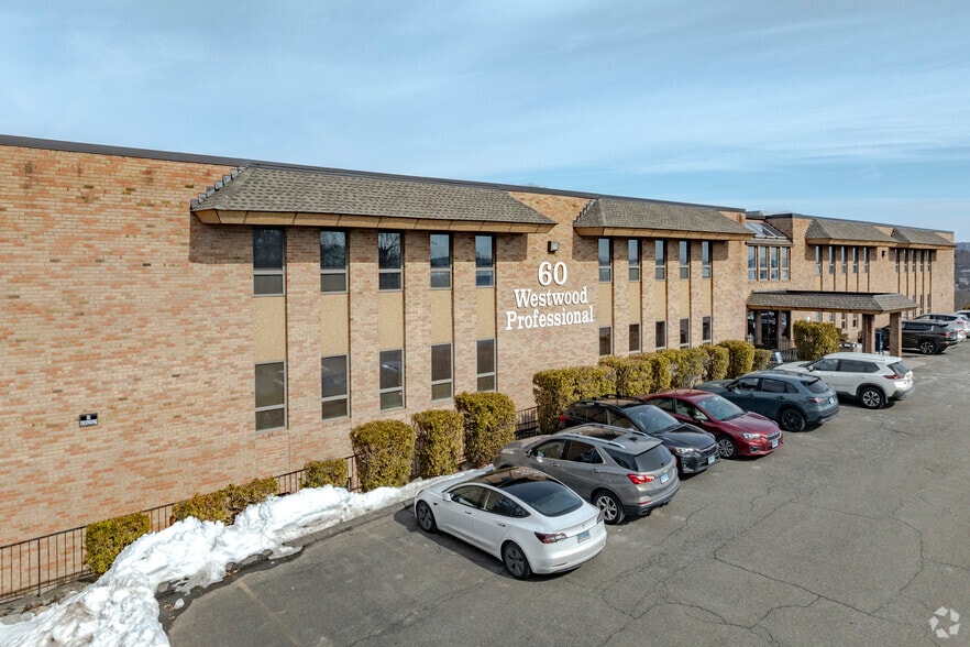 60 Westwood Ave, Waterbury, CT à louer - Photo du bâtiment - Image 2 de 6
