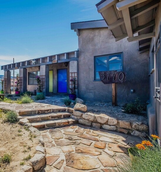 5770 Adobe Rd, Twentynine Palms, CA à vendre - Photo du bâtiment - Image 2 de 28