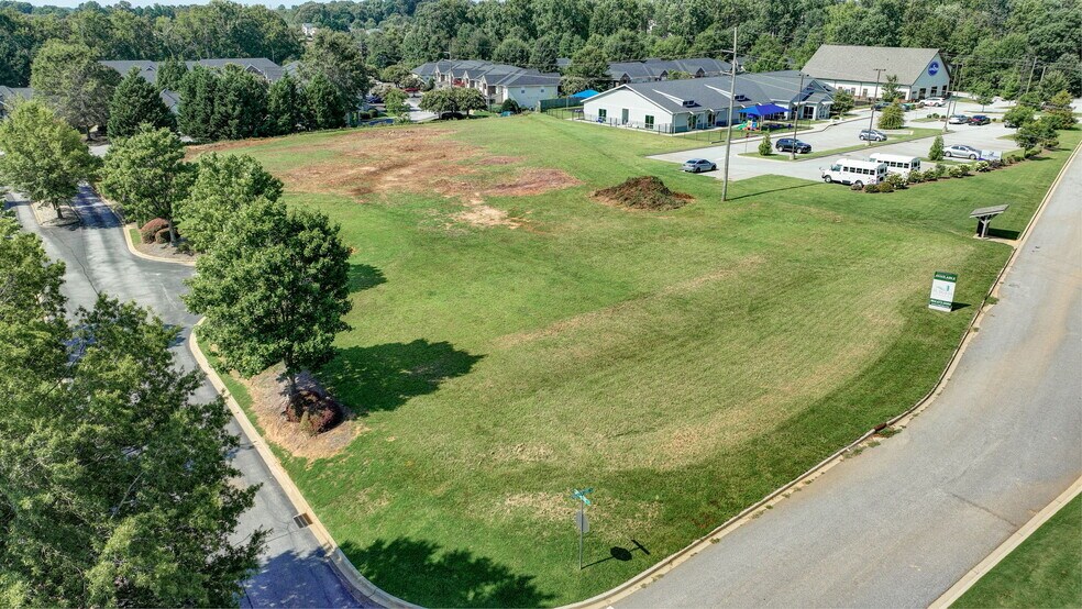 1 Magnolia Cove Dr, Simpsonville, SC à vendre - Aérien - Image 2 de 15