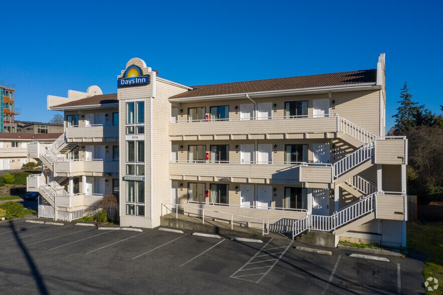 9016 Aurora Ave N, Seattle, WA à vendre - Photo principale - Image 1 de 12