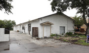 13290 Pond Springs Rd, Austin TX - Entrepôt