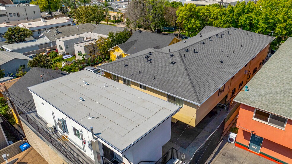 1548 N Alexandria Ave, Los Angeles, CA à vendre - Photo du bâtiment - Image 2 de 14