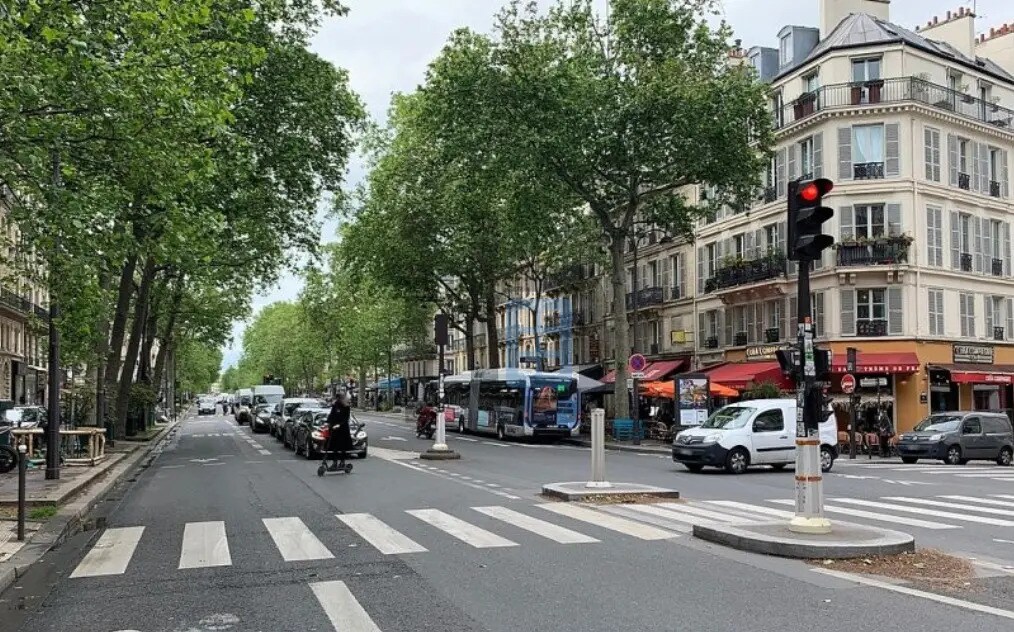 Retail in Paris for lease Building Photo- Image 1 of 3